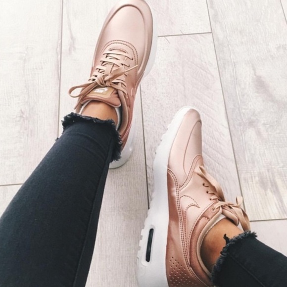 Nike air max thea in rose gold - Picture 6 of 7